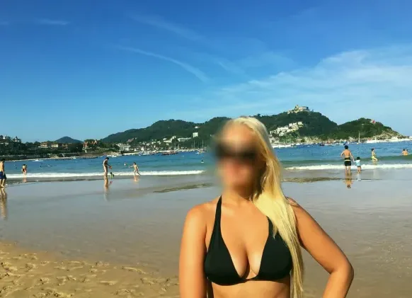 Amina, 35