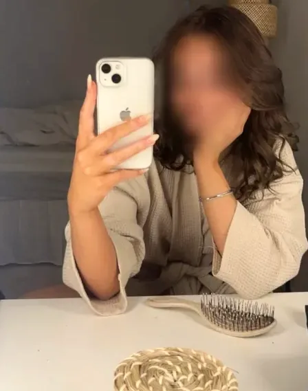 Caroline, 20