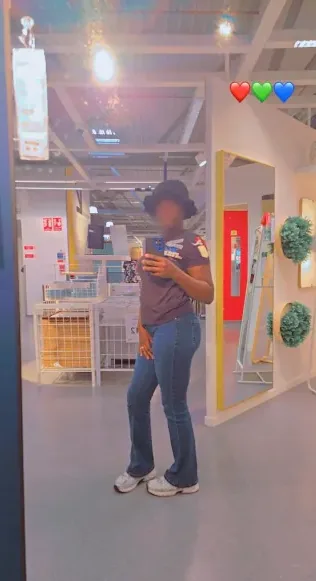 Ella, 29