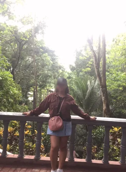 Julie, 32