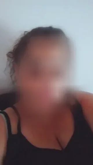 Julie, 33