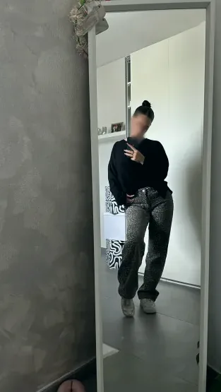 Tina, 21